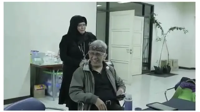 39 Tahun Bersama, Ini 6 Momen Manis Iwan Fals dan Sang Istri yang Harmonis