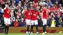 Para pemain Manchester United merayakan gol yang dicetak oleh Anthony Martial ke gawang Chelsea pada laga Premier League 2019 di Stadion Old Trafford, Minggu (11/8). Manchester United menang 4-0 atas Chelsea. (AP/Dave Thompson)