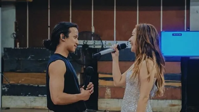 Profil Ray Prasetya yang Cium BCL di Panggung Saat Duet Bareng