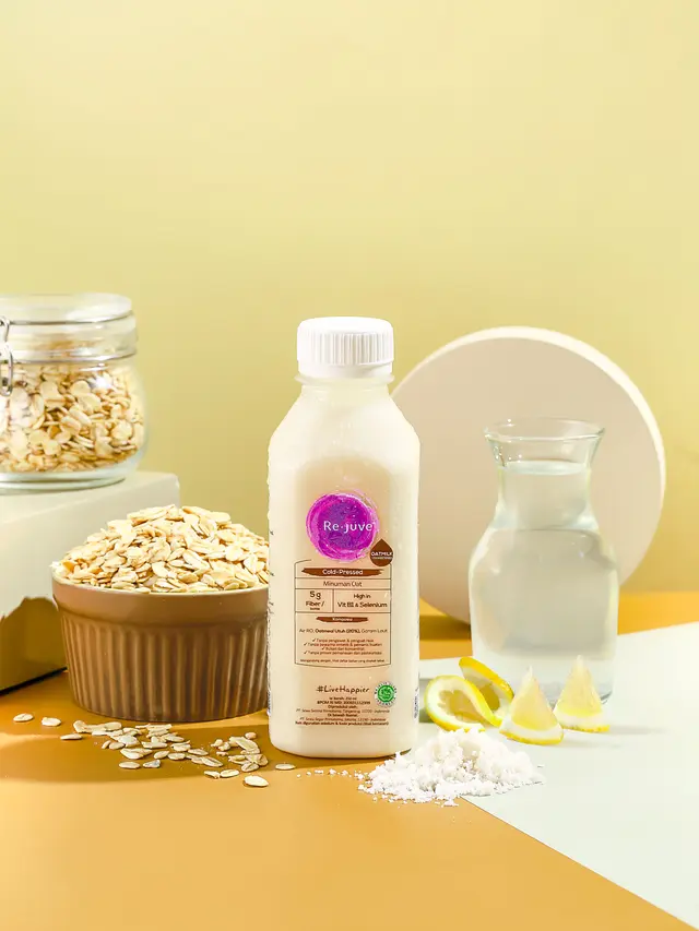 Cold-Pressed Oatmilk