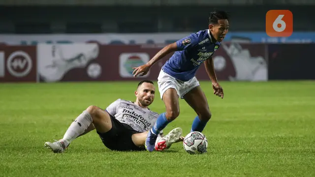 Foto: Tak Ada Pemenang di Laga Panas Persib Bandung Kontra Bali United di Grup C Piala Presiden 2022