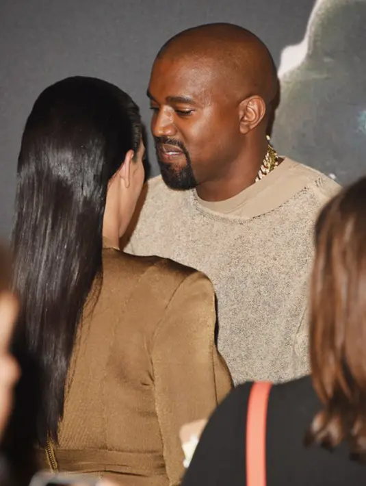 “Kanye tidak pernah ragu dengan cinta yang diberikan oleh Kim Kardashian kepadanya, tetapi dia (Kanye) sedang memulai untuk meyakinkannya lebih jauh, Kanye tidak ingin hal berbahaya di pernikahannya,” ucap sumber. (AFP/Bintang.com)