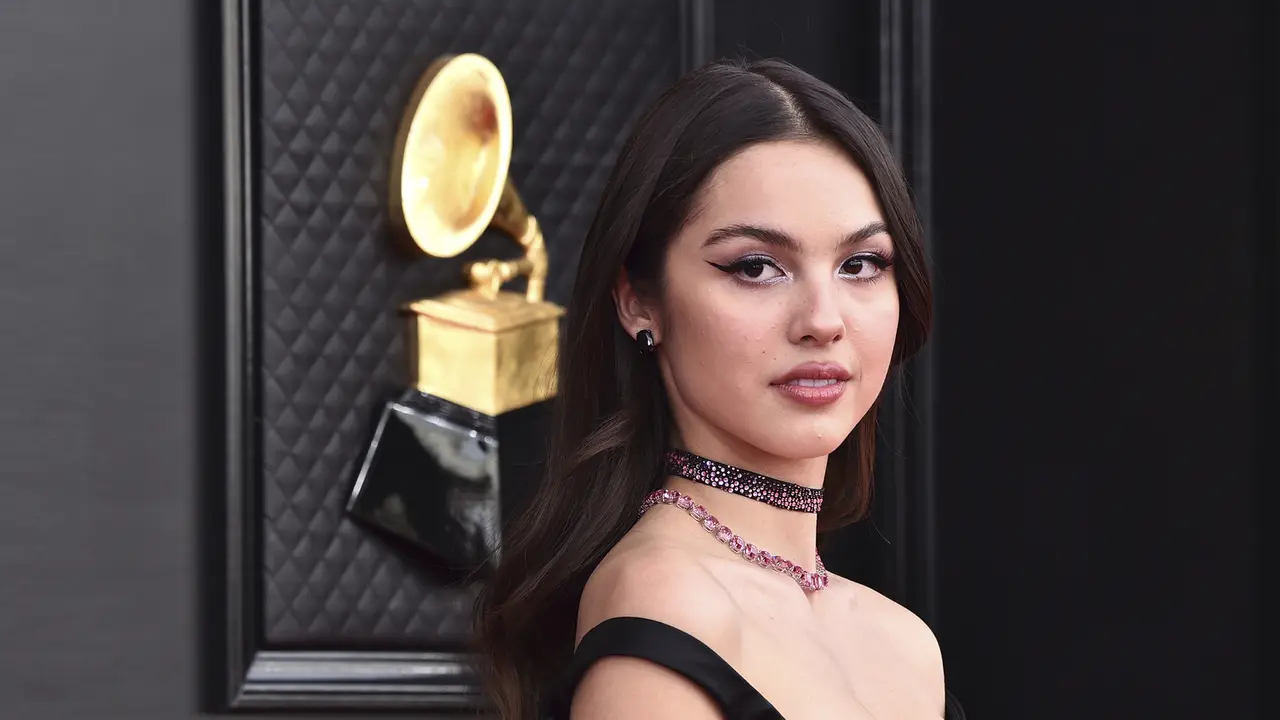 FOTO: Olivia Rodrigo Raih 3 Piala Grammy Awards 2022