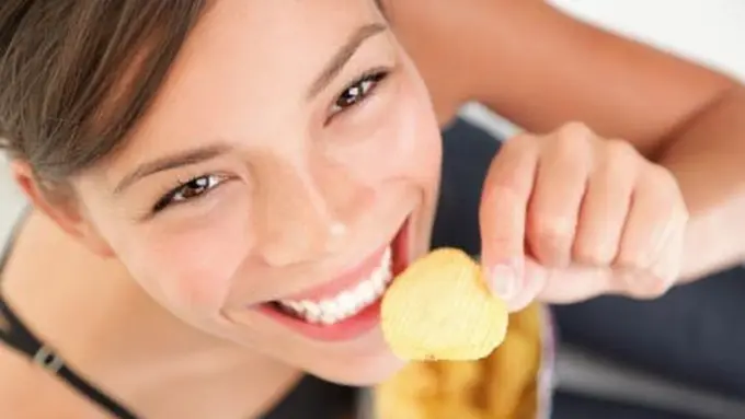 6 Camilan yang Bisa Merusak Diet