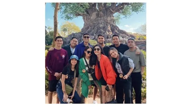 6 Gaya Penampilan Febby Rastanty di New York, Curi Perhatian