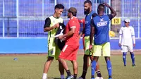 Kembali dari Timnas Indonesia, Hanif Disambut Layaknya Pemain Baru di Arema