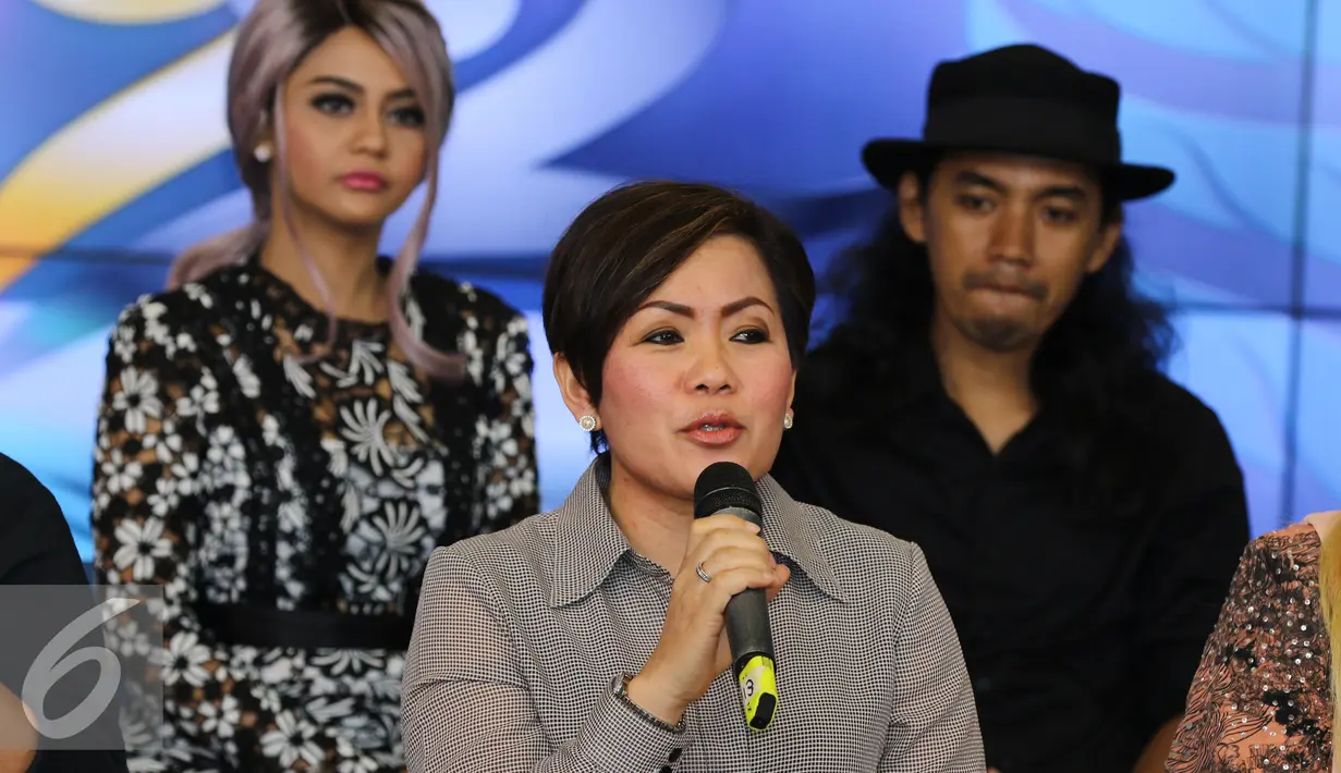 Direktur SCM, Harsiwi Achmad memberikan keterangan dalam jumpa pres Konser Raya 22 Tahun Indosiar bertabur bintang di SCTV TOWER, Jakarta, Selasa (20/12). (Liputan6.com/Herman Zakharia)