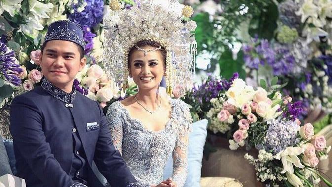 Potret pernikahan Acha Septriasa dan Vicky Kharisma. (Sumber: Kapanlagi.com)