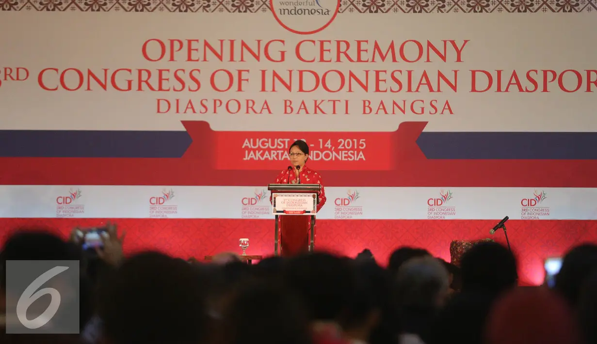 Menlu Retno Marsudi memberikan sambutan saat pembukaan Kongres ke-3 Diaspora Indonesia di Jakarta, Rabu (12/8). Kongres yang berlangsung selama 12-14 Agustus 2014 tersebut mengusung tema "Diaspora Bakti Bangsa". (Liputan6.com/Faizal Fanani)