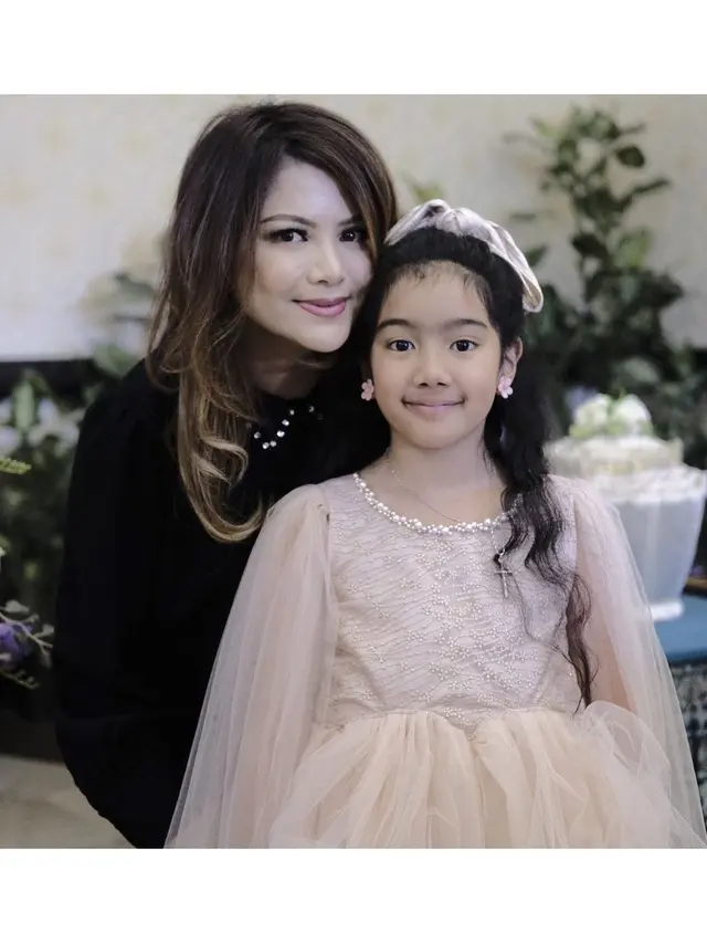 6 Potret Kedekatan Wina Natalia dan Leticia Anak Sheila Marcia, Akrab Sedari Dulu