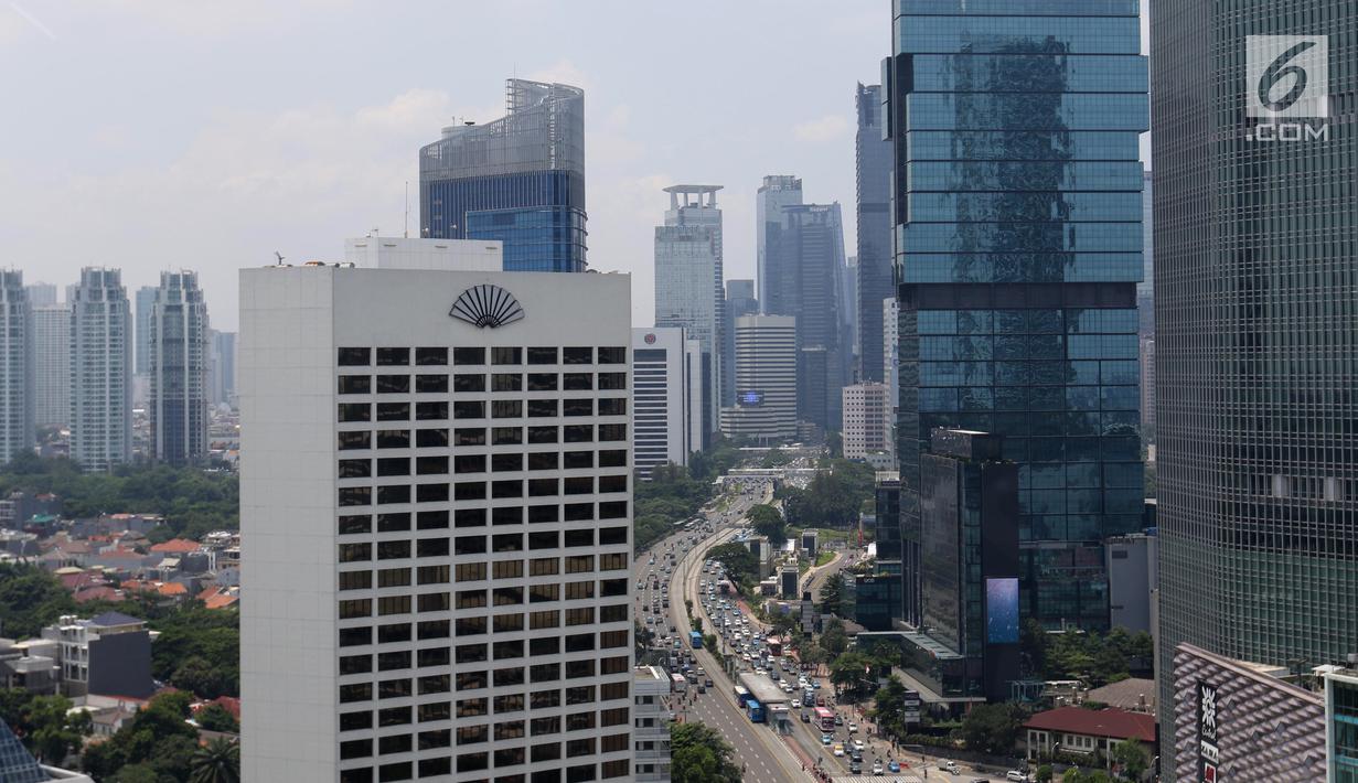 Pemandangan gedung bertingkat di kawasan Bundaran HI, Jakarta, Kamis (14/3). Bank Indonesia (BI) memprediksi inflasi pada tahun 2019 akan berada di level 3,5 persen +-1 persen. (Liputan6.com/Angga Yuniar)