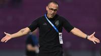 Ekspresi pelatih Borneo FC Samarinda, Fabio Lefundes saat mendampingi tim asuhannya bertandang ke markas Persik Kediri dalam laga pekan ke-30 BRI Super League 2025/2026 di Stadion Brawijaya, Kediri, Jawa Timur, Rabu (29/4/2026). (Dok. Borneo FC)