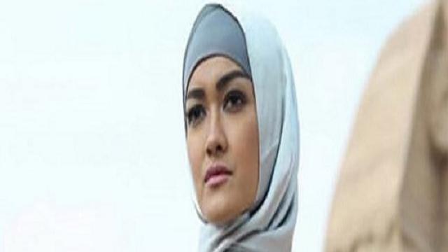 Zaskia Gotik Dan Ayu Ting Ting Unggah Foto Julia Perez Berhijab Di Tanggal Kelahirannya Lifestyle Liputan6 Com