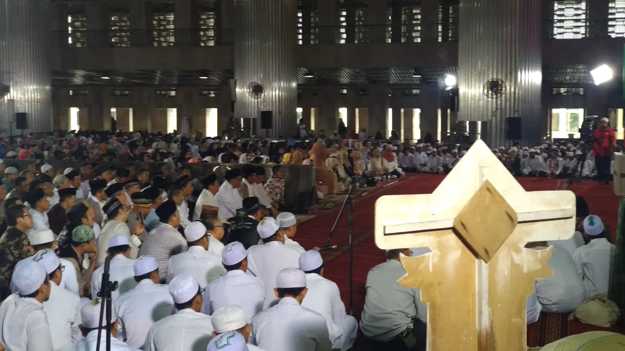 Dewan Masjid Indonesia (DMI) menggelar pengajian akbar