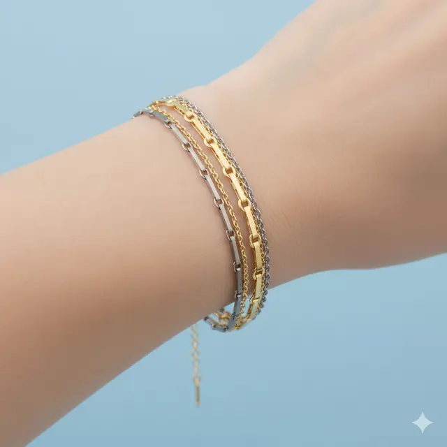 Model Gelang Rantai Emas Kombinasi Titanium untuk Gaya Modern. Gemini