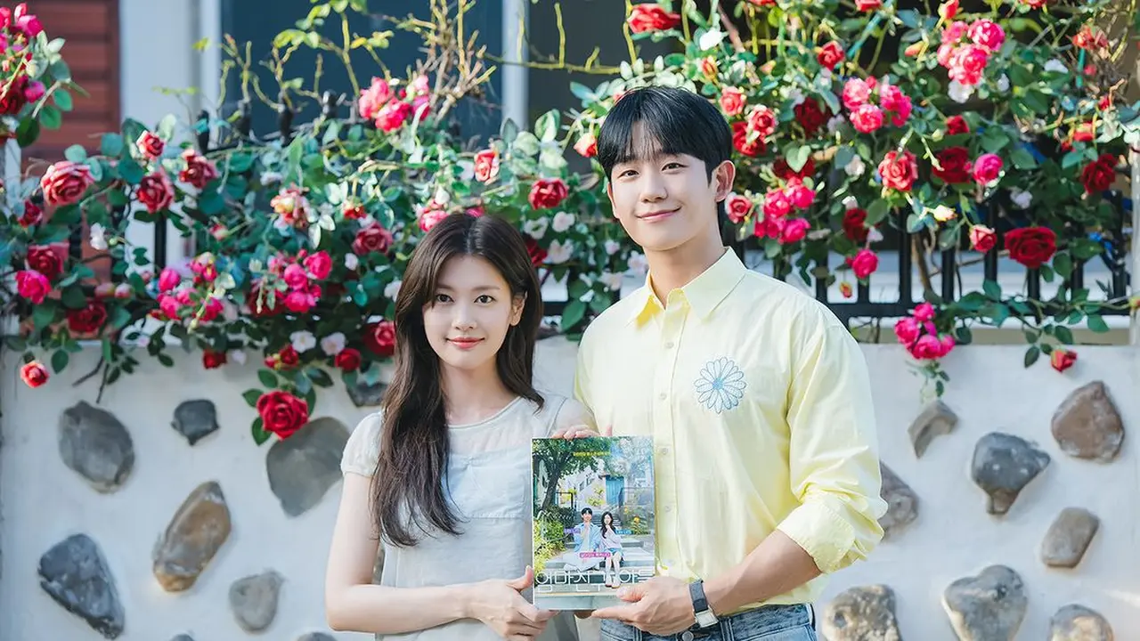 Jung So Min dan Jung Hae In di balik layar drakor Love Next Door. (Instagram/ tvn_drama)