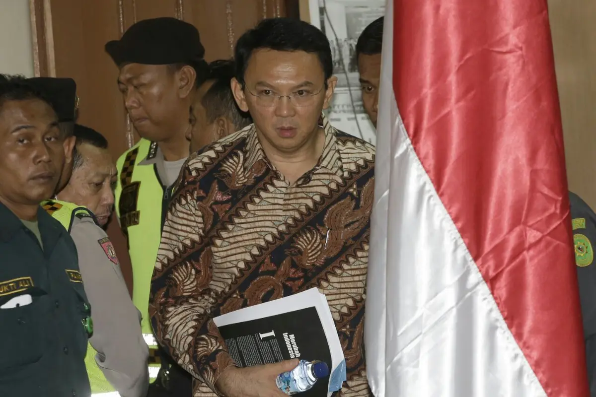 Ahok Menumpang Barracuda Tinggalkan Pengadilan