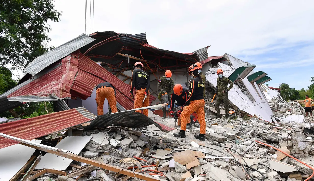 Sedikitnya 61 orang tewas, sementara 140 lainnya terluka. (TED ALJIBE/AFP)