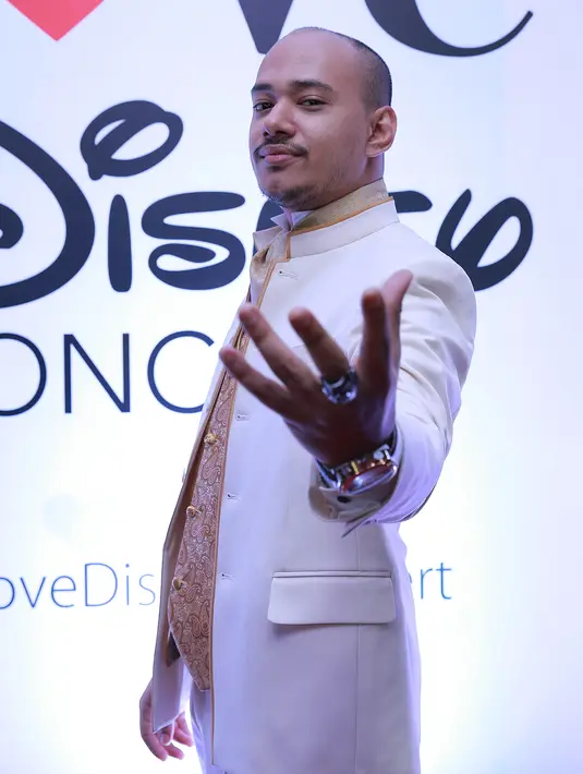 Di tahun 2016, Husein akan mencoba akting untuk film komedi, action dan drama. Genre action itu yang ditunggu-tunggu. Ia harus berlatih olahraga karate kembali seperti sebelum jadi penyanyi. (Galih W. Satria/Bintang.com)