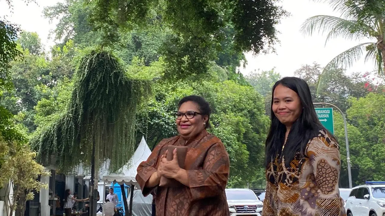 Penjabat Gubernur Provinsi Papua Tengah Ribka Haluk menyambangi kediaman Prabowo Subianto pada Senin (14/10/2024).
