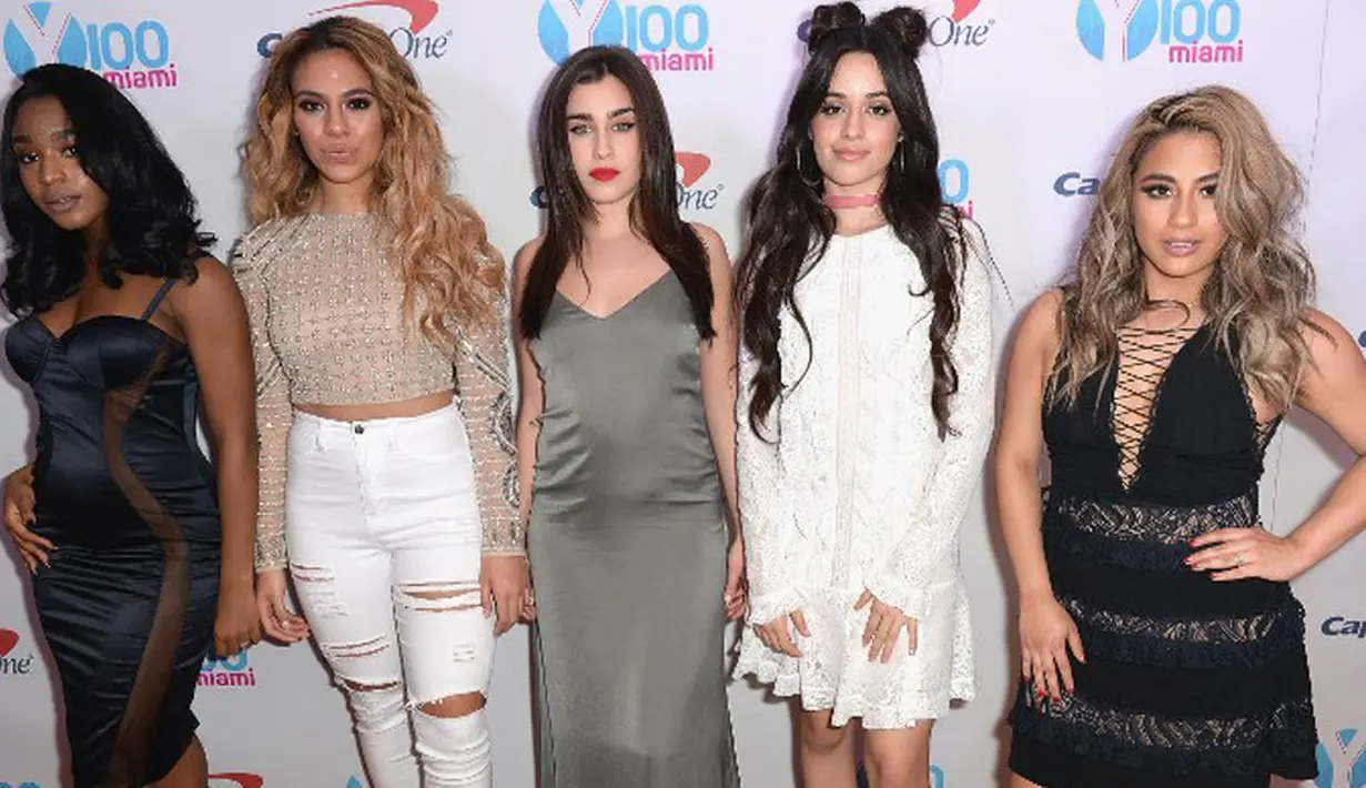 “Mengatakan bahwa mereka baru saja diinformasikan lewat perwakilanku bahwa aku telah meninggalkan grup ini adalah tidak benar,” tulis Camila Cabello. (AFP/Bintang.com)