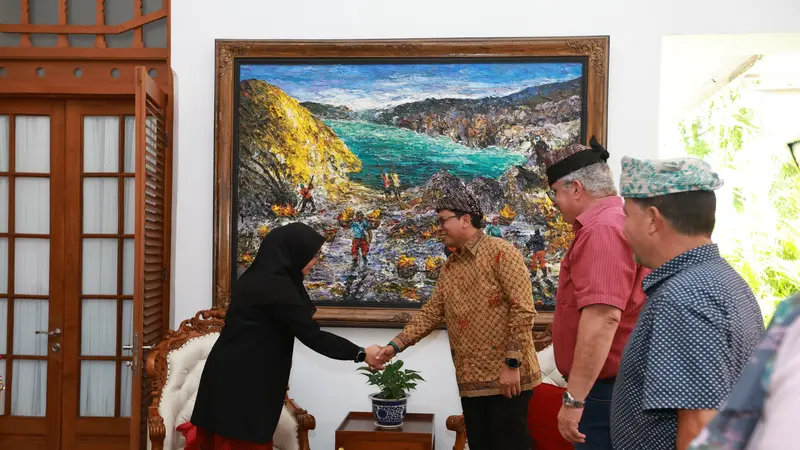 Duta Besar Tunisia untuk Indonesia, Zuhairi Misrawi (baju batik) bertemu bupati Banyuwangi Ipuk Fiestiandani di Pendopo Saba Swagata Blambangan (Istimewa)