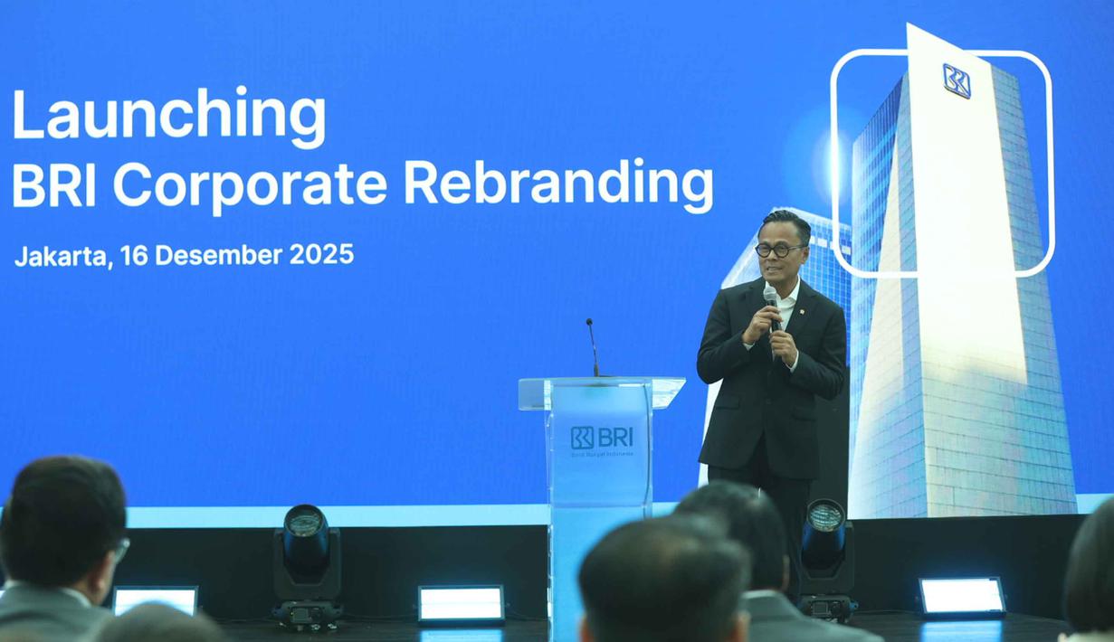Dony Oskaria mengimbau, perusahaan BUMN yang melakukan rebranding atau transformasi di lingkungan BUMN tidak boleh dimaknai sekadar perubahan logo atau nama semata. Tampak dalam foto, Kepala BP BUMN dan COO Danantara Indonesia, Dony Oskaria saat memberi keterangan pada acara Launching BRI Corporate Rebranding, di Menara BRIlian Jakarta, Selasa (16/12/2025). (Kapanlagi.com/Budy Santoso)