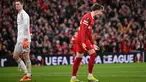 Termasuk musim 2023/2024, Liverpool tercatat telah beberapa kali tampil di ajang Liga Europa. Beberapa kali pula Liverpool memberi kesempatan para pemain mudanya untuk mencicipi ajang kelas dua di kompetisi Eropa tersebut. Hasilnya, tiga pemain mudanya yang diorbitkan dari tim akademi mampu mencetak gol dan menjadi pencetak gol termuda Liverpool di ajang Liga Europa sepanjang sejarah. Berikut ketiga pemain muda tersebut. (AFP/Oli Scarff)