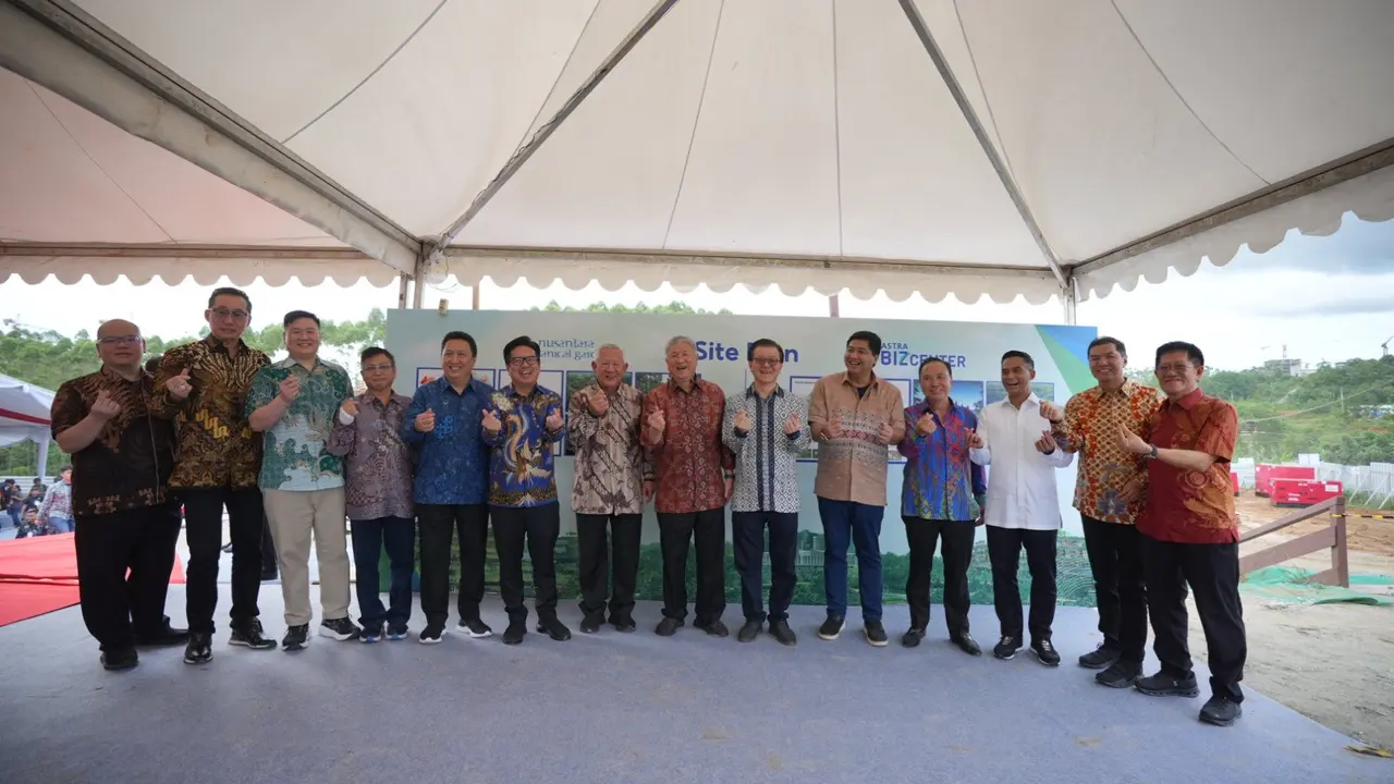 Sinar Mas bersamasejumlah perusahaan membangun Nusantara Botanical Garden di Kalimantan Timur. Peletakan batu pertama pembangunan taman ini dilakukan oleh Presiden Joko Widodo (Jokowi) (dok Sinar Mas)