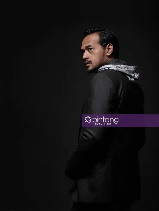 "Main film yang isinya saya sendiri kayak tipe-tipe film Korea yang judulnya Tunnel sempet nonton film Amerika judulnya Buried terus melihat para aktornya mendisplay performa mereka di layar lebar," ujar Oka Antara. (Bambang E. Ros/Bintang.com)