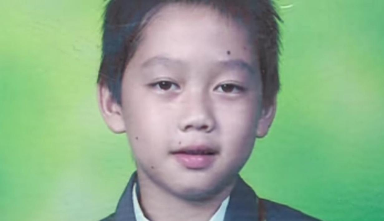 Pemain ganda putra 'The Minions' bersama Gideon ini memang wajahnya sedari kecil tak jauh berubah dengan potret sekarang. Kevin tetap terlihat tengil ketika kecil. Sikap tengilnya inilah yang malah jadi daya tarik Kevin saat badminton. (Liputan6.com/IG/kevin_sanjaya)