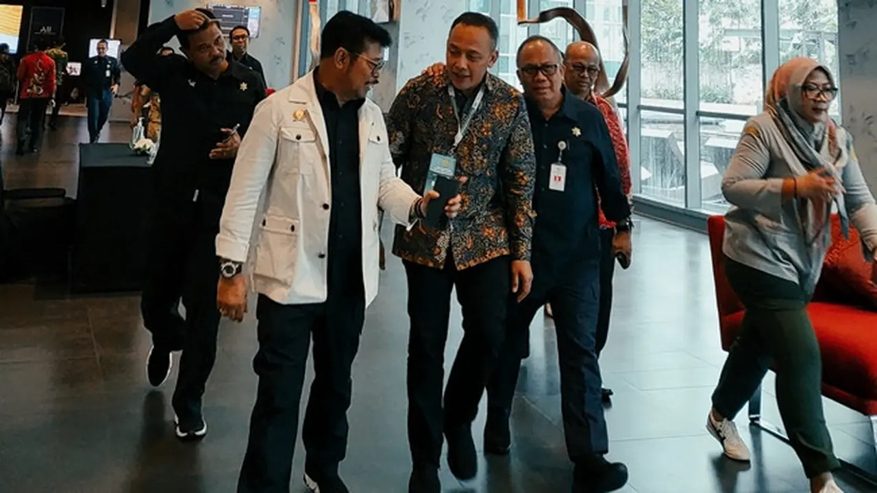 Menteri Pertanian Syahrul yasin Limpo bersama Direktur PTPN V Jatmiko K Santosa.
