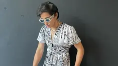 Gaya fashion Bio One belakangan memang terlihat unik. Bahkan, pemain film Srimulat: Hil yang Mustahal ini tampil percaya diri dengan mengunggah foto dirinya memakai dress. Meski menuai berbagai komentar, aktor kelahiran Palu ini tetap melanjutkan gaya nyentriknya itu. (Liputan6.com/IG/@bojvoyej)