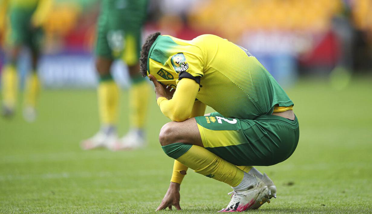The Canaries kini justru jadi tim pertama yang terdegradasi ke Divisi Championship musim depan. (Alex Pantling/Pool via AP)