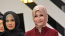 Menurut istri dari sutradara Hanung Bramantyo tersebut, dirinya memang sengaja mengurangi job di dunia entertainer. Zaskia pun dapat meluangkan waktu untuk ketiga buah hatinya. (Nurwahyunan/Bintang.com)