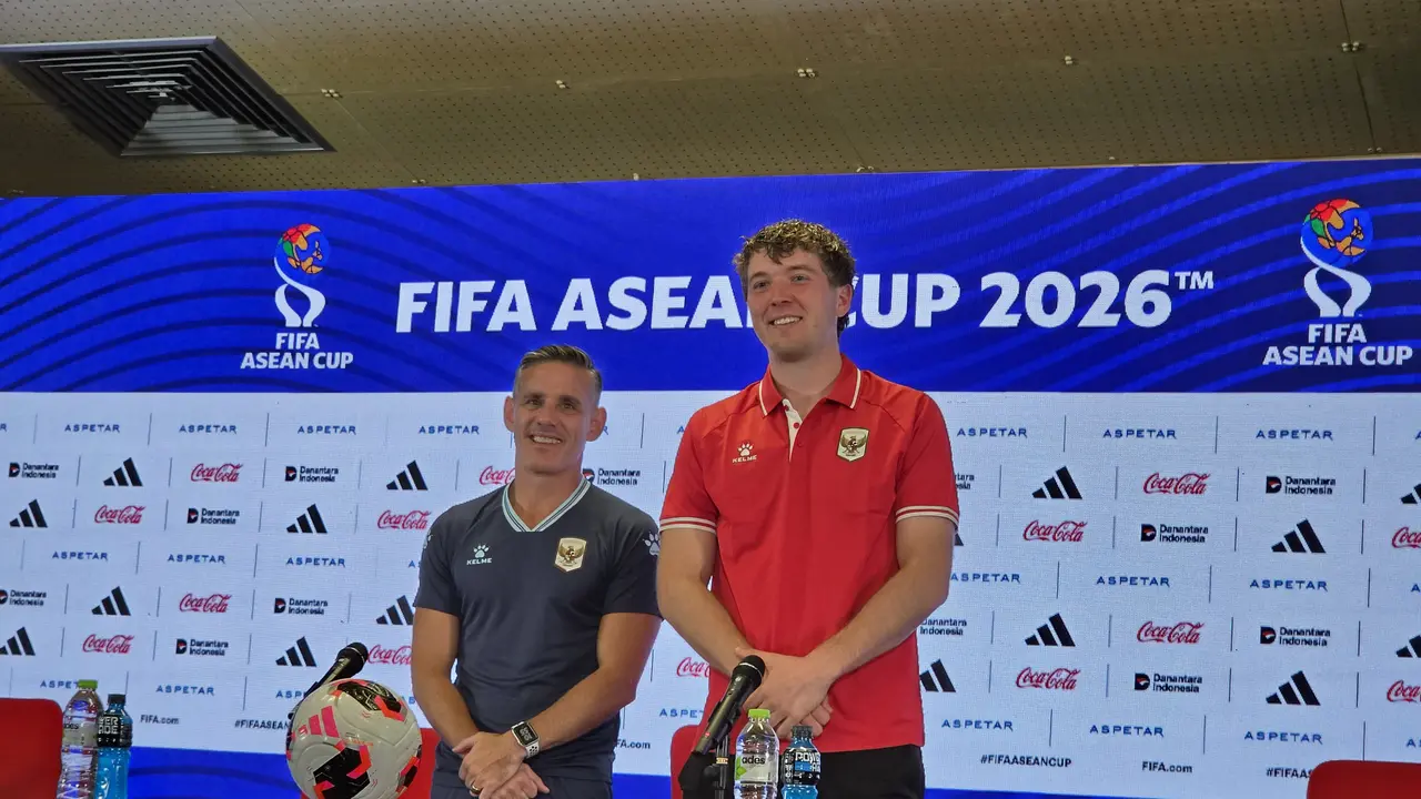 Pelatih timnas Indonesia John Herdman bersama Ole Romeny
