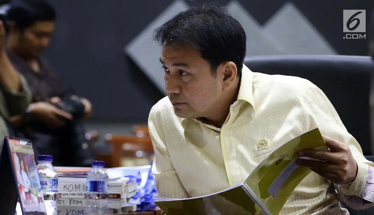 Ketua Komisi III DPR Azis Syamsuddin saat memimpin rapat kerja bersama Wakapolri Komjen Ari Dono dan Wakil Jaksa Agung Arminsyah di Kompleks Parlemen, Senayan, Jakarta, Senin (17/6/2019). Rapat tersebut membahas anggaran untuk Polri dan Kejaksaan Agung pada 2020. (Liputan6.com/JohanTallo)