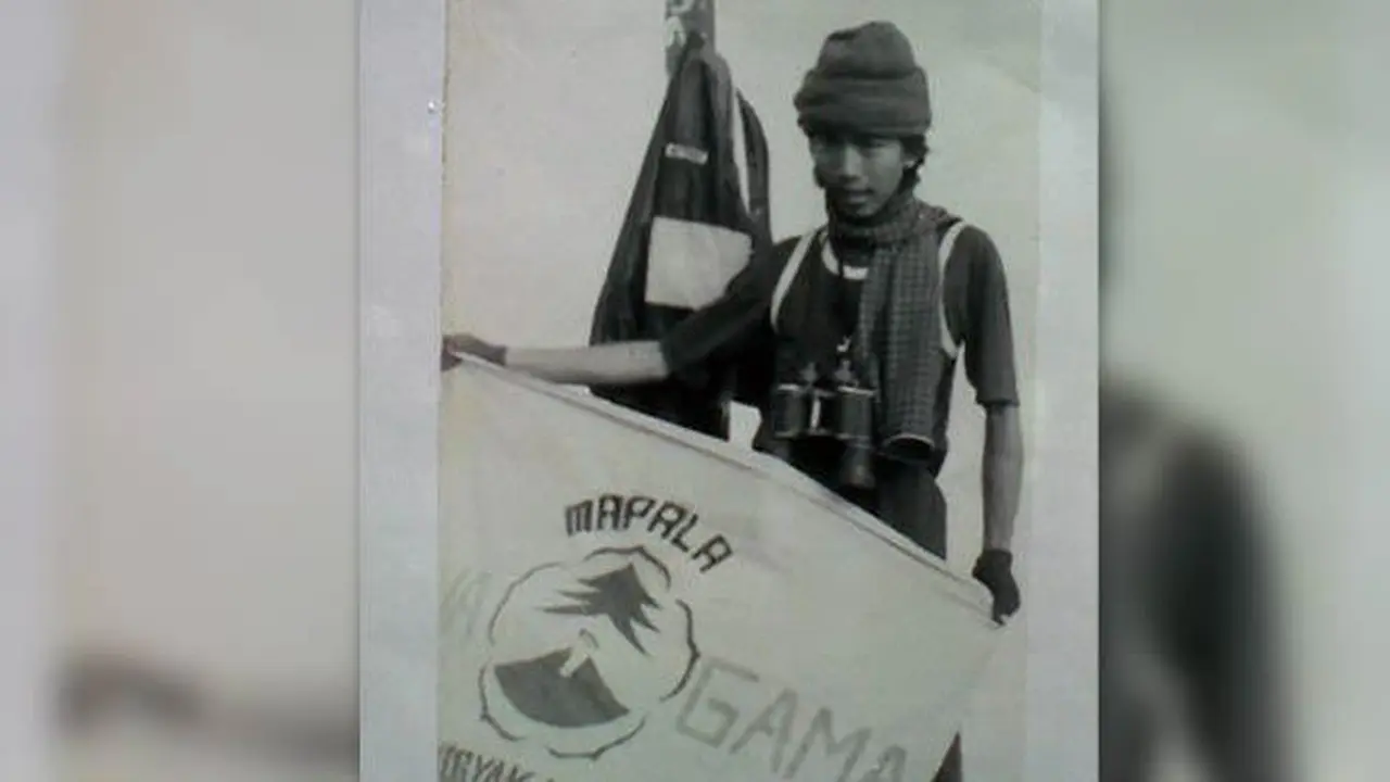 Ini Gaya Jokowi Muda Saat Mendaki Gunung