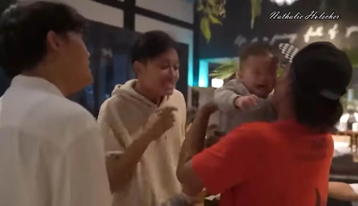 [Youtube/NATHALIE HOLCHER]