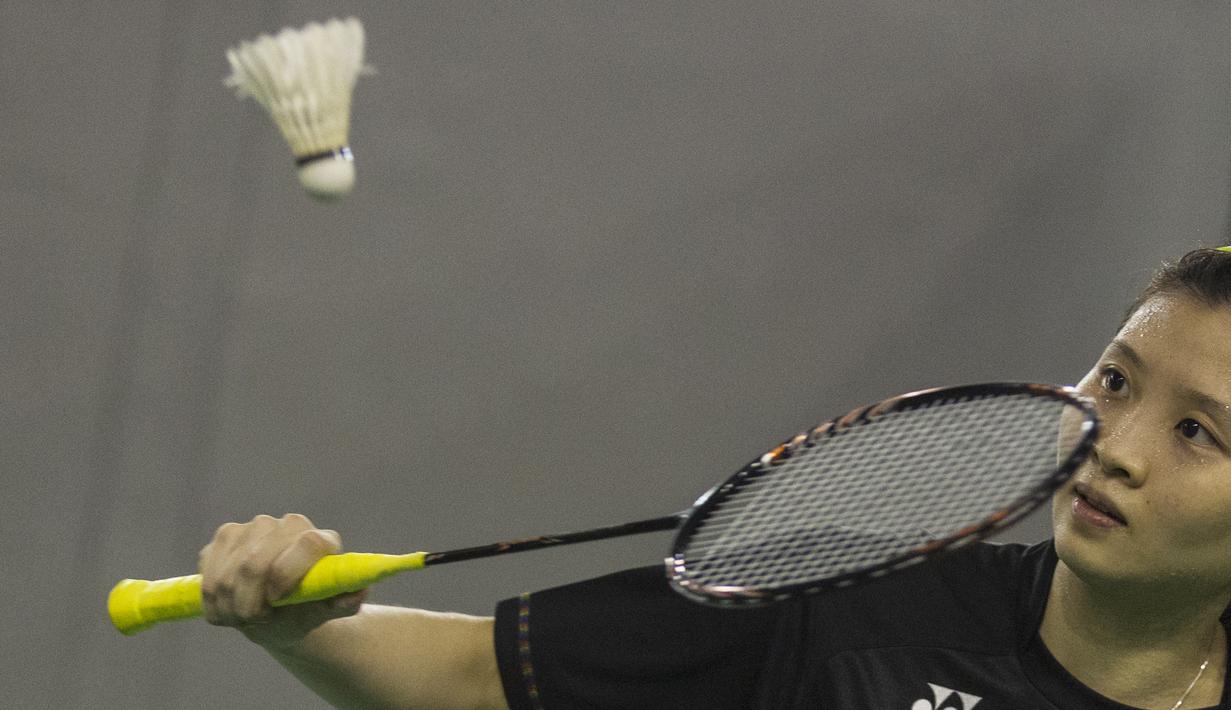 Pebulutangkis ganda campuran Indonesia, Debby Susanto, tampak fokus berlatih jelang Olimpiade Rio de Janeiro 2016. (Bola.com/Vitalis Yogi Trisna)