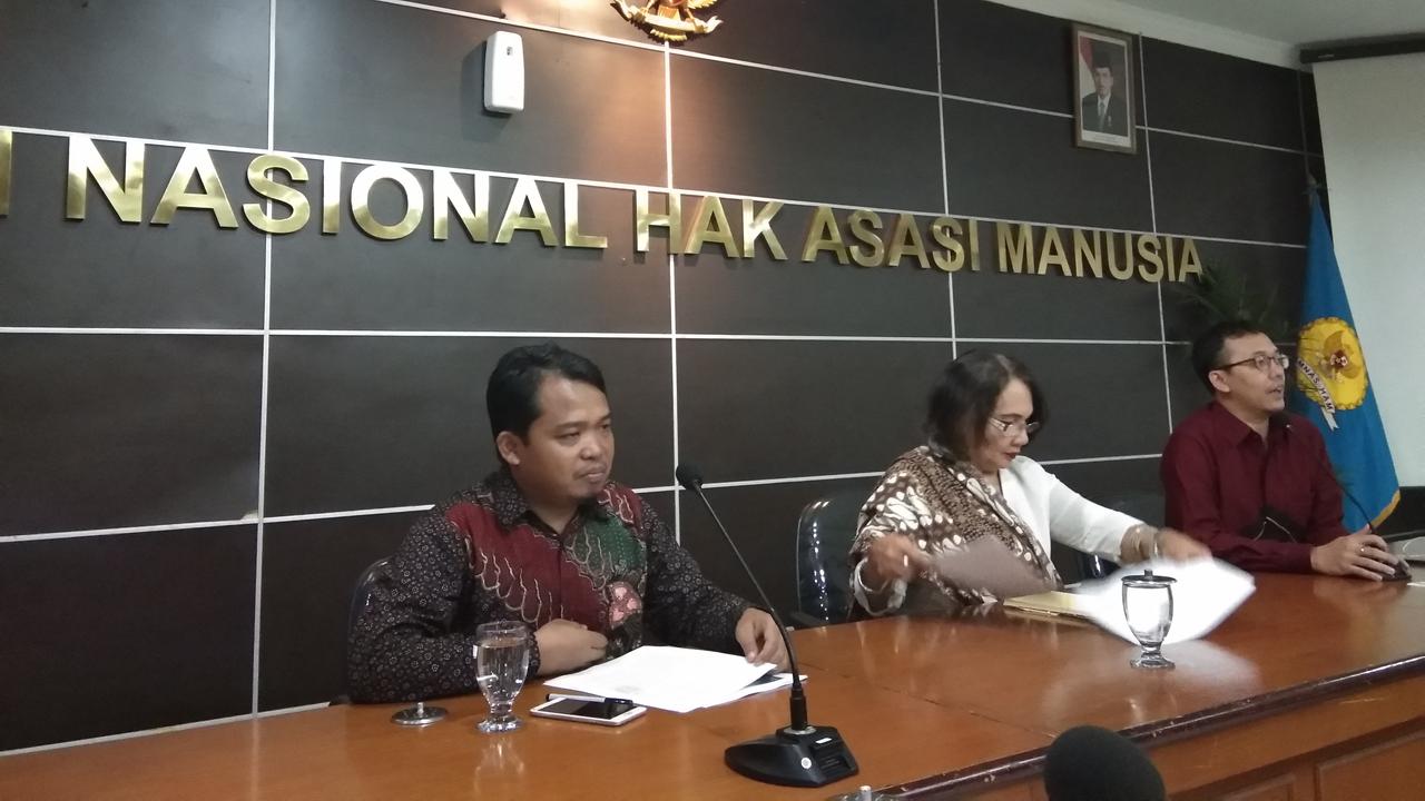 Komisioner Pendidikan dan Penyuluhan Komnas HAM Beka Bulung Hapsara (kanan) mengatakan persoalan intoleransi bahkan hingga ekstremisme dengan kekerasan, perlahan mengancam hak asasi manusia. (Foto: Liputan6.com/Giovani Dio Prasasti)