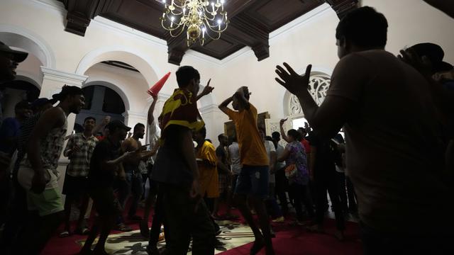 FOTO: Massa Kuasai Kediaman Presiden Sri Lanka Gotabaya Rajapaksa