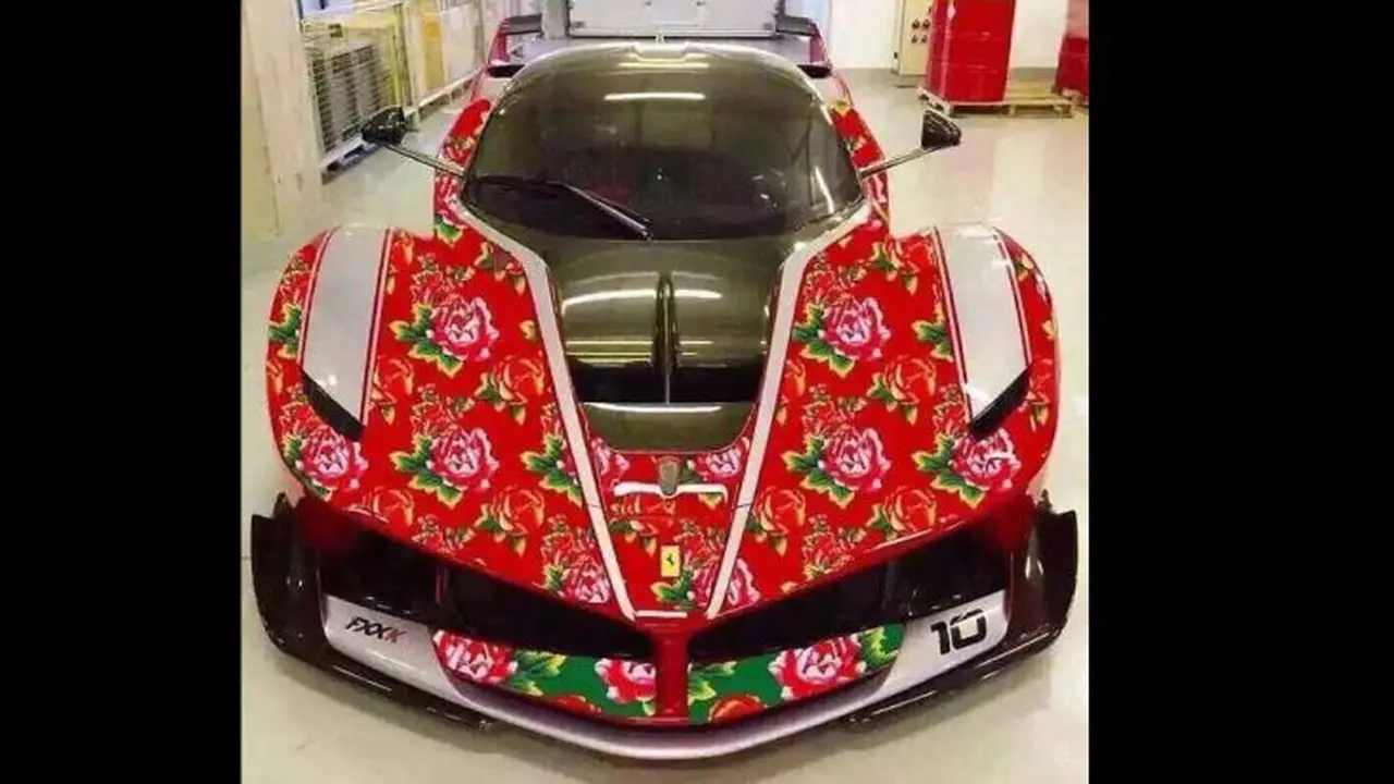Pakai Aksen Bunga-bunga, Supercar Ferrari Jadi Kemayu