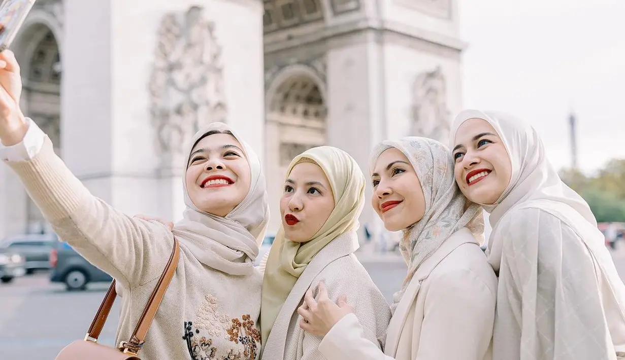 Natasha Rizky, Ratna Galih, Nina Zatulini, dan Dian Ayu Lestari. [Foto: Instagram/dianayulestari]