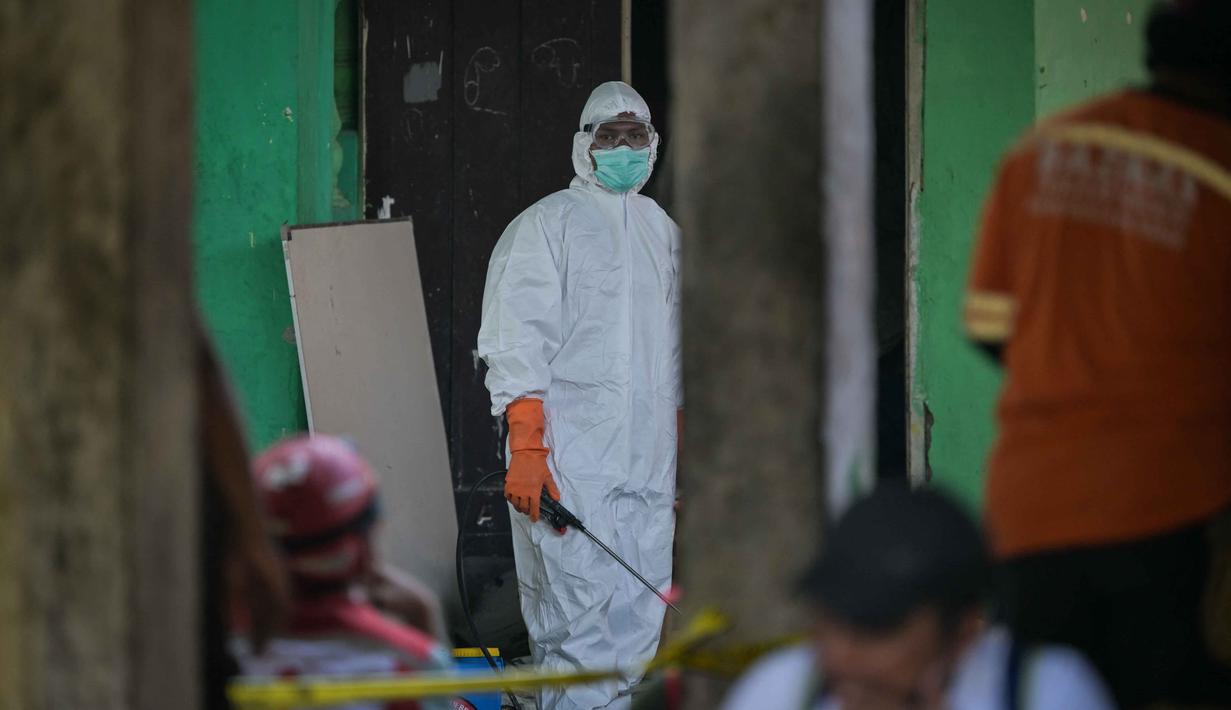 Saat ini total korban insiden tersebut sudah mencapai 158 orang ditambah dengan 5 bagian tubuh yang belum teridentifikasi. 104 korban dinyatakan selamat dan 54 orang dinyatakan meninggal dunia. (JUNI KRISWANTO/AFP)
