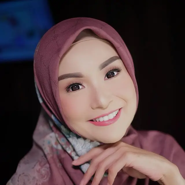 6 Artis Ini Mantap Berhijab Usai Putuskan Mualaf, Banjir Pujian