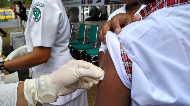 Pemberian vaksin MR di Papua Barat (Foto: Benedikta Desideria)