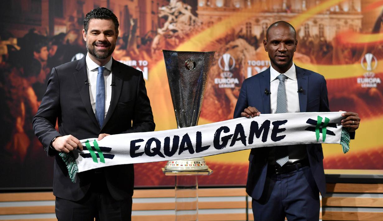 Kampanye anti SARA disuarakan saat undian semifinal Liga Europa di Nyon, Swiss, Jumat (13/4/2018). Arsenal akan melawan Atletico Madrid, Marseille melawan Salzburg. (AFP/Fabrice Coffrini)