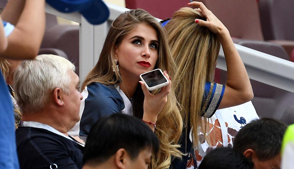 Maria Zulay mulai menjalin hubungan dengan Paul Pogba pada musim panas 2017. Hubungan mereka terkonfirmasi setelah dia terlihat mendukung Paul Pogba di Piala Dunia 2018. Waktu itu, mereka kabarnya sudah bertunangan karena dia memakai cincin berlian di jari. (Foto: AFP/Franck Fife)