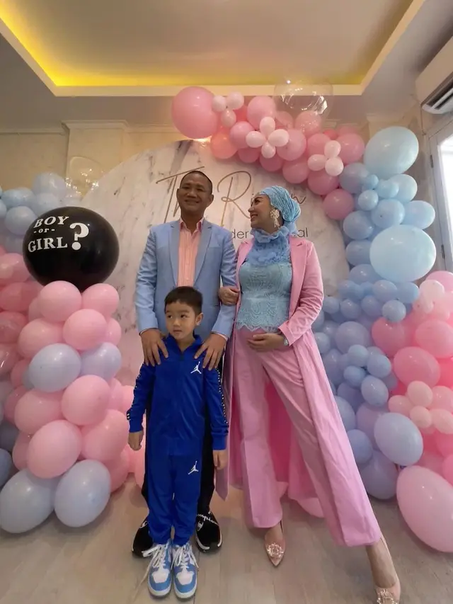 5 Momen Gender Reveal Kehamilan Bella Shofie, Bagi-Bagi Uang 500 Dollar